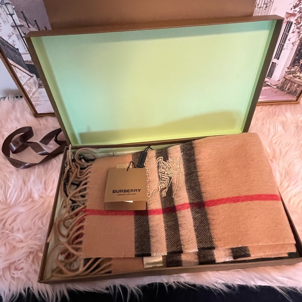 Burberry Cashmere Nova Check Scarf NEW - Picture 8 of 9